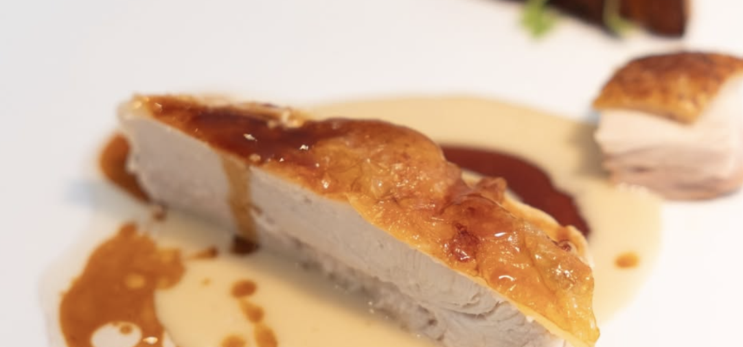 Volaille rôtie nappée de sauce