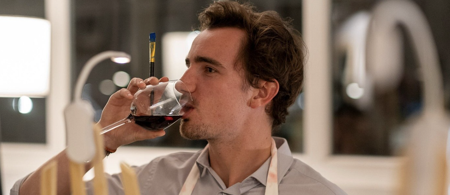 Barbouille Studio, atelier peinture et vin à Paris